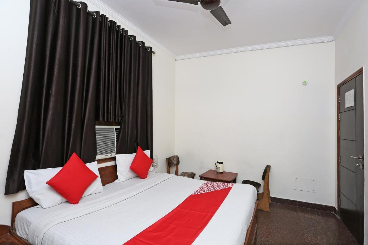Oyo 8188 Vardhmaan Inn Delhi  Eksteriør billede